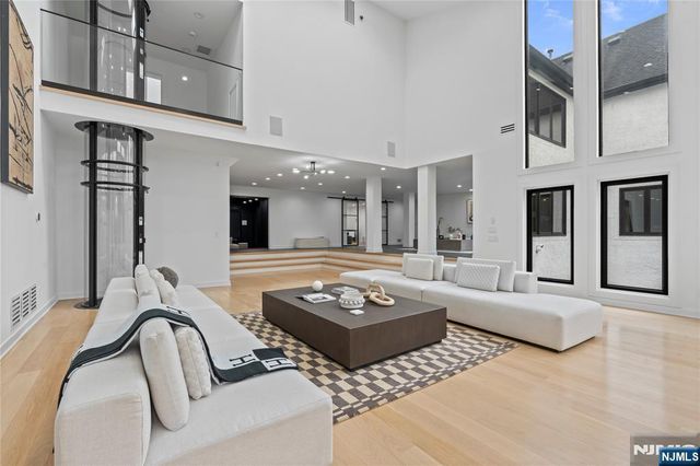 84 Shrewsbury Drive, Livingston, NJ 07039