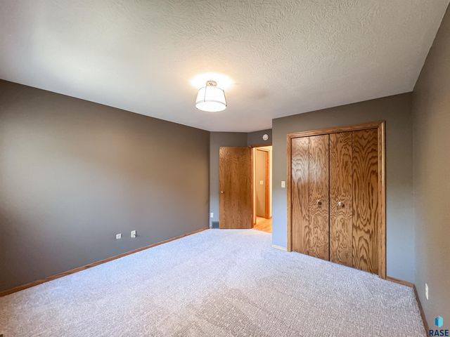 720 E 61st St Street, Sioux Falls, SD 57108