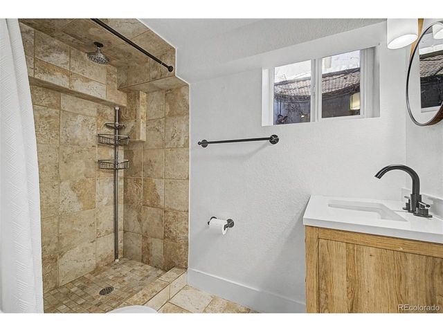 2600 N Vine St, Denver, CO 80205