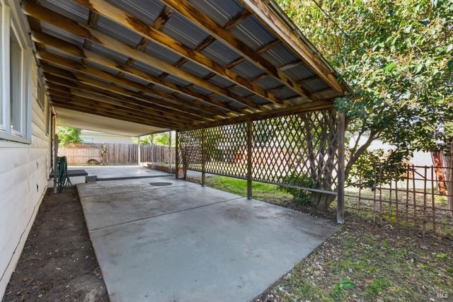 891 Rosewood Ave, Vallejo, CA 94591