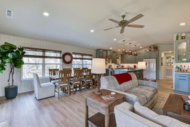 26445 Farm Road 1212, Eagle Rock, MO 65641