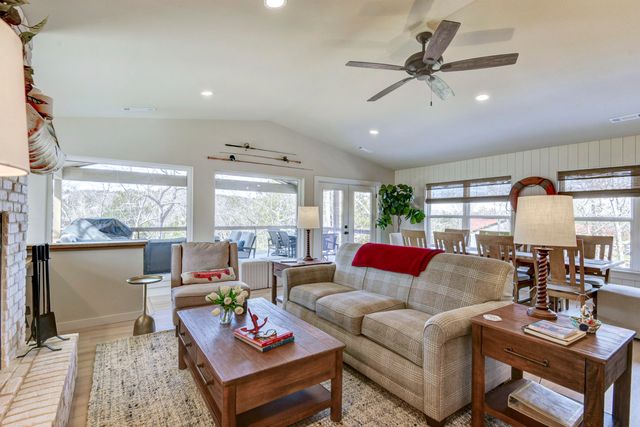 26445 Farm Road 1212, Eagle Rock, MO 65641