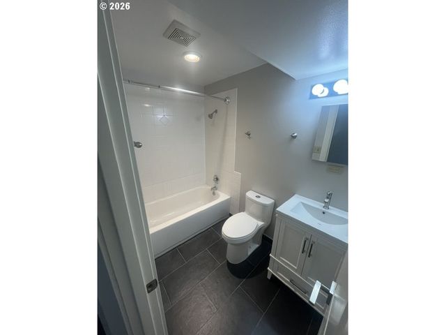 2208 E 5TH St, Vancouver, WA 98661