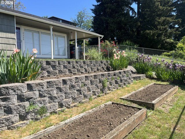 2208 E 5TH St, Vancouver, WA 98661
