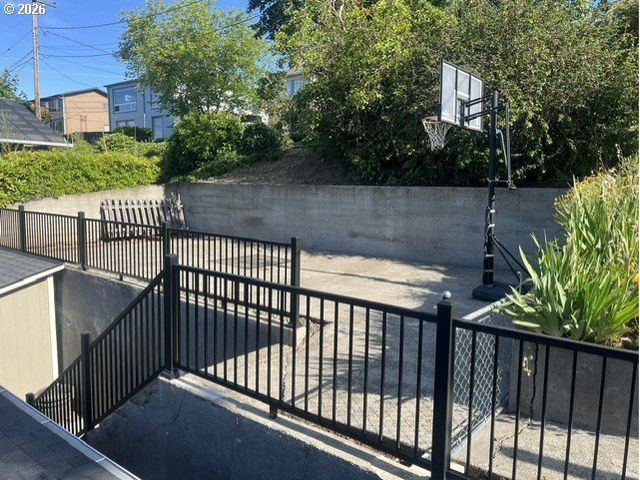 2208 E 5TH St, Vancouver, WA 98661