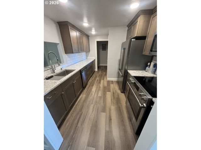 2208 E 5TH St, Vancouver, WA 98661