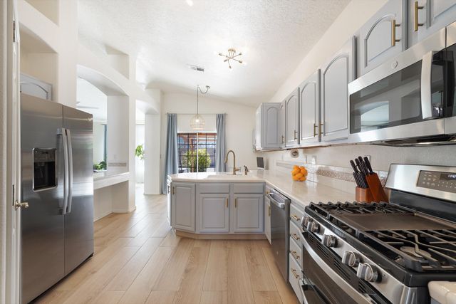 1300 Montara Drive NW, Los Lunas, NM 87031