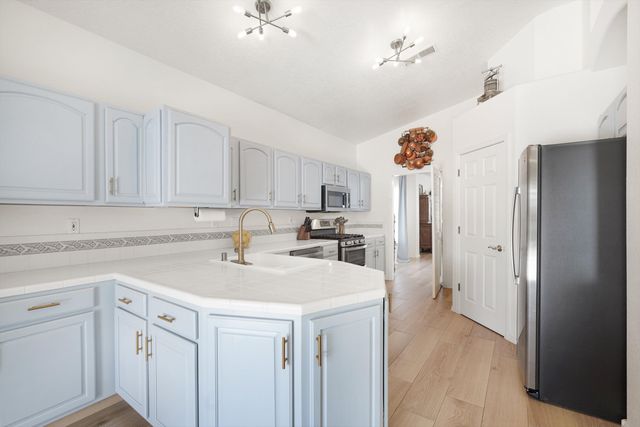 1300 Montara Drive NW, Los Lunas, NM 87031
