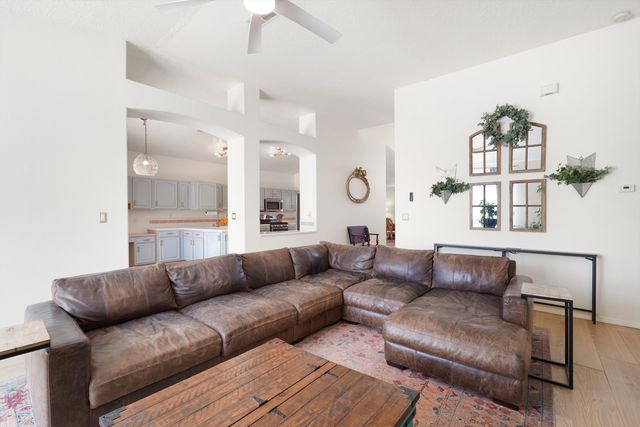 1300 Montara Drive NW, Los Lunas, NM 87031