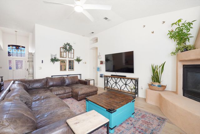 1300 Montara Drive NW, Los Lunas, NM 87031