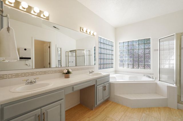 1300 Montara Drive NW, Los Lunas, NM 87031