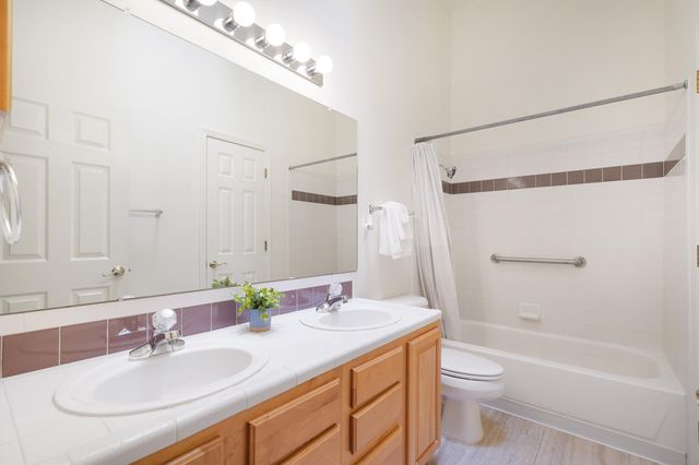 1300 Montara Drive NW, Los Lunas, NM 87031