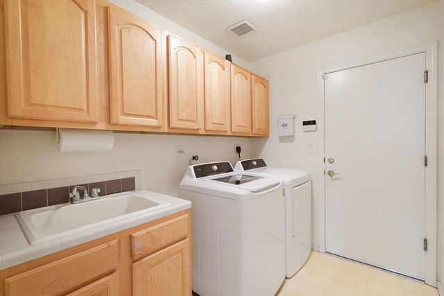 1300 Montara Drive NW, Los Lunas, NM 87031