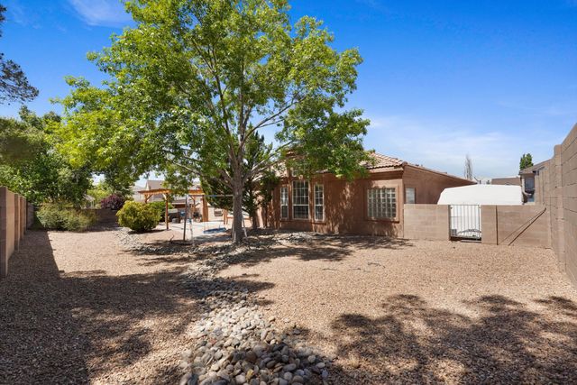 1300 Montara Drive NW, Los Lunas, NM 87031