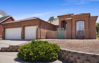 1300 Montara Drive NW, Los Lunas, NM 87031