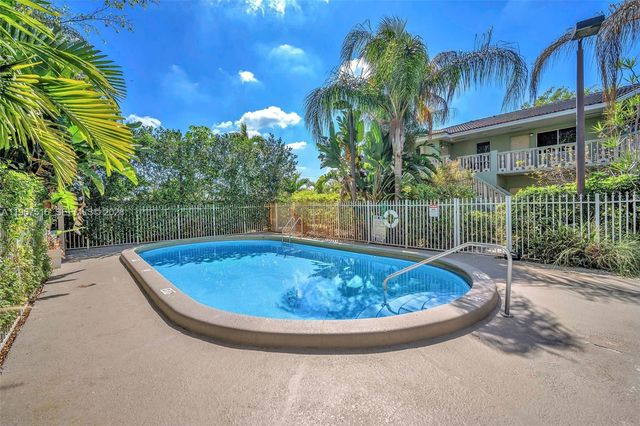 1423 Holly Heights Dr 18, Fort Lauderdale, FL 33304