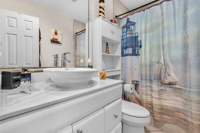 1423 Holly Heights Dr 18, Fort Lauderdale, FL 33304