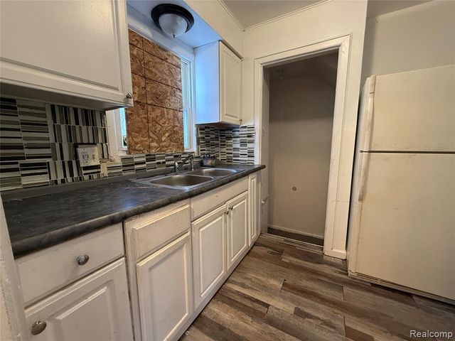 8864 Heyden Street, Detroit, MI 48228