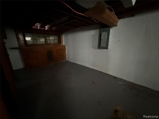 8864 Heyden Street, Detroit, MI 48228