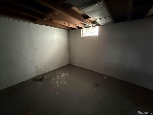 8864 Heyden Street, Detroit, MI 48228