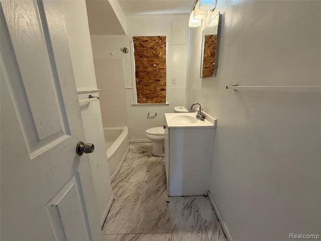 8864 Heyden Street, Detroit, MI 48228