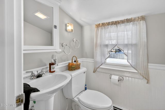 155 Willow Lane, Schenectady, NY 12302