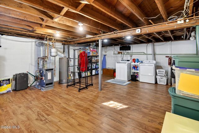 155 Willow Lane, Schenectady, NY 12302