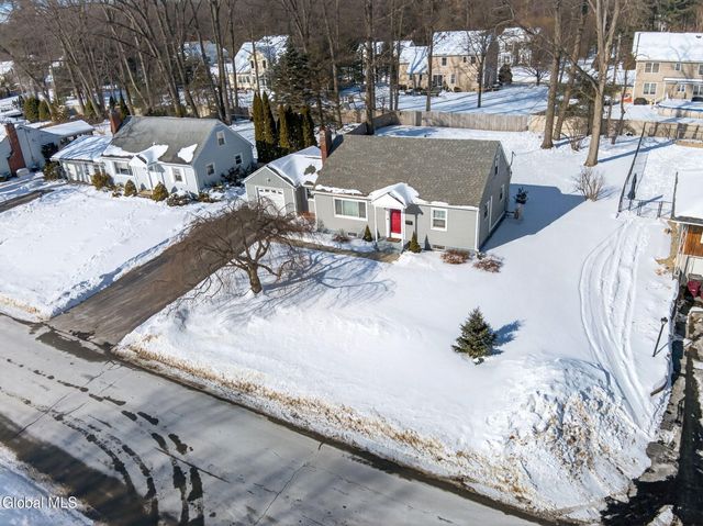 155 Willow Lane, Schenectady, NY 12302