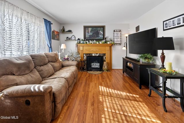 155 Willow Lane, Schenectady, NY 12302