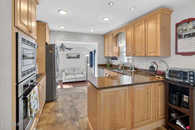 155 Willow Lane, Schenectady, NY 12302