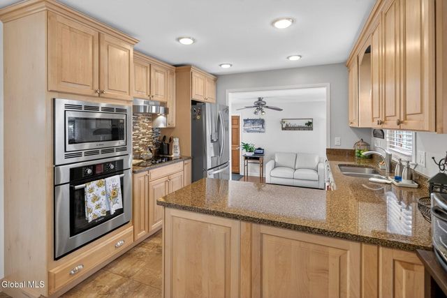 155 Willow Lane, Schenectady, NY 12302