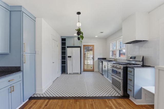 964 FORREST AVE, Memphis, TN 38105