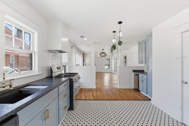 964 FORREST AVE, Memphis, TN 38105