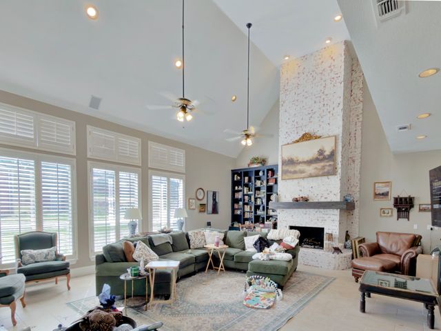 451 Land Of Goshen Drive, Springtown, TX 76082