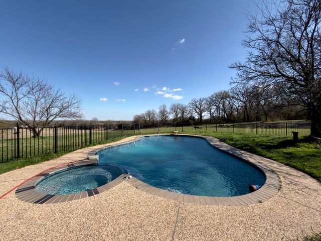 451 Land Of Goshen Drive, Springtown, TX 76082