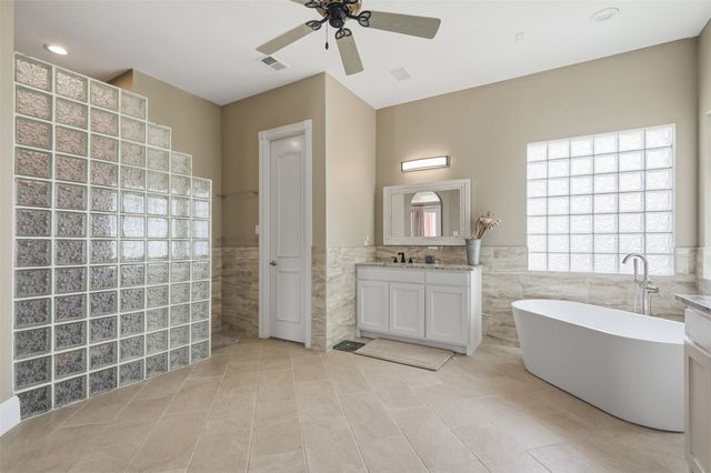 451 Land Of Goshen Drive, Springtown, TX 76082