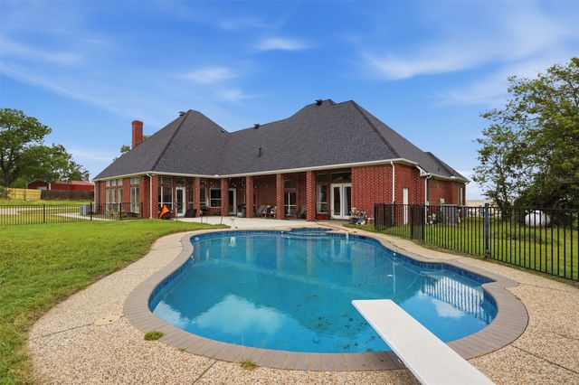 451 Land Of Goshen Drive, Springtown, TX 76082