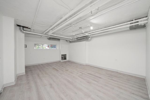 7806 S CREGIER Avenue, Chicago, IL 60649