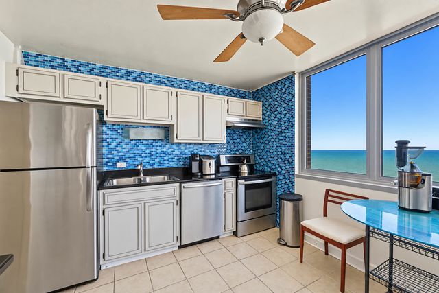 6145 N Sheridan Road 27C, Chicago, IL 60660