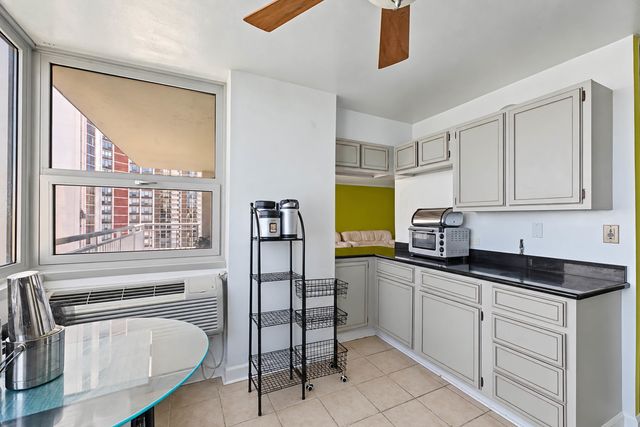 6145 N Sheridan Road 27C, Chicago, IL 60660