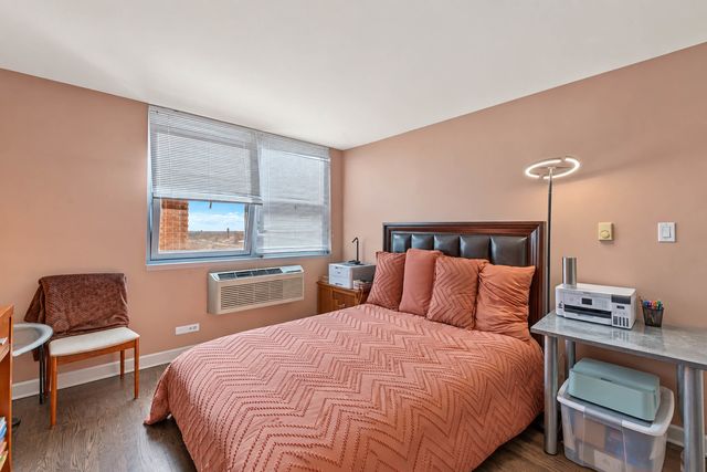 6145 N Sheridan Road 27C, Chicago, IL 60660