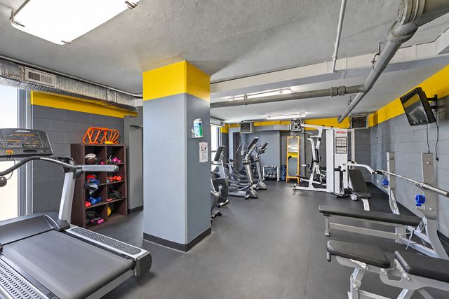 6145 N Sheridan Road 27C, Chicago, IL 60660