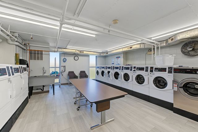 6145 N Sheridan Road 27C, Chicago, IL 60660