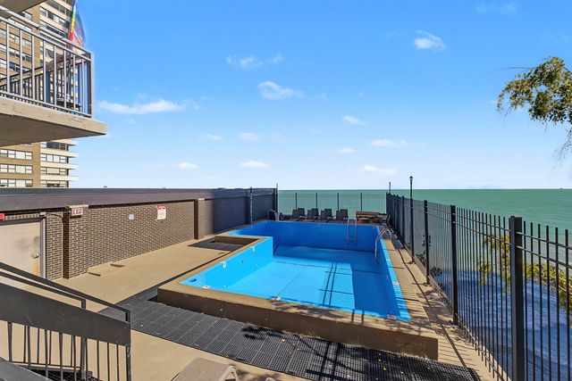 6145 N Sheridan Road 27C, Chicago, IL 60660