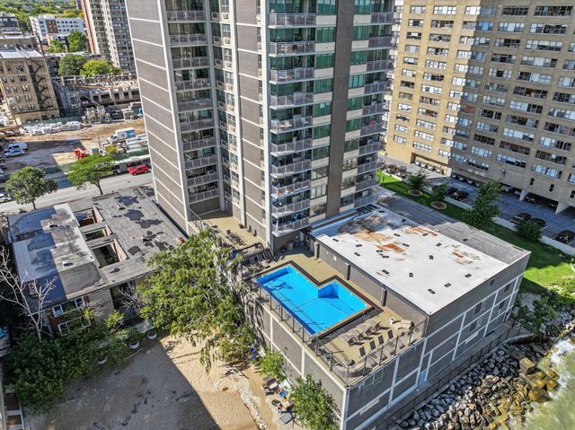 6145 N Sheridan Road 27C, Chicago, IL 60660