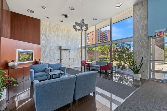 6145 N Sheridan Road 27C, Chicago, IL 60660