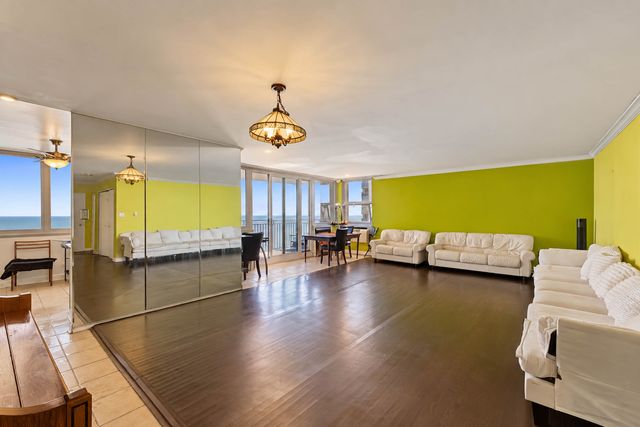 6145 N Sheridan Road 27C, Chicago, IL 60660