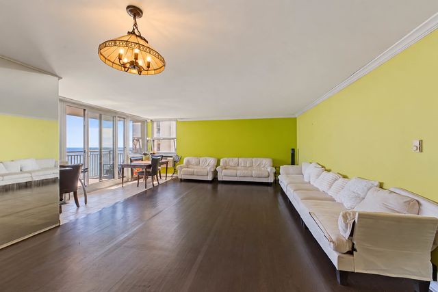 6145 N Sheridan Road 27C, Chicago, IL 60660