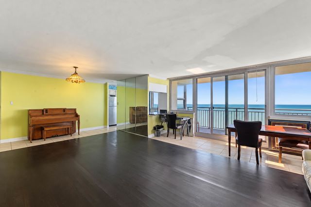 6145 N Sheridan Road 27C, Chicago, IL 60660