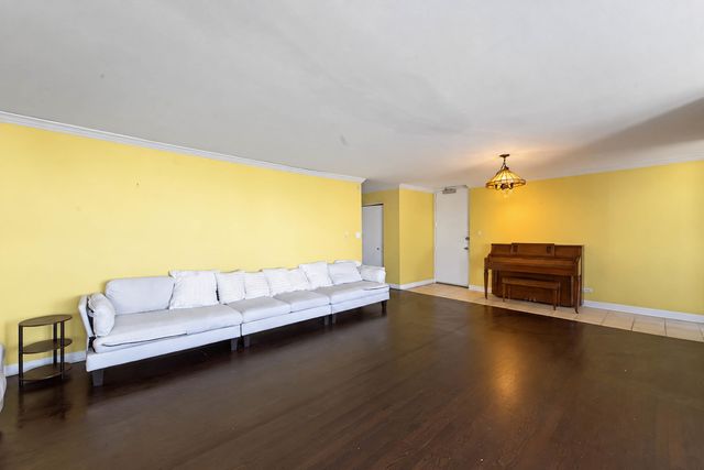 6145 N Sheridan Road 27C, Chicago, IL 60660